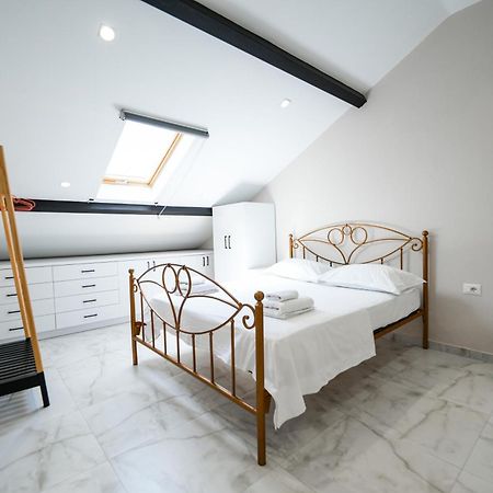 City Center Hideout - Studio Apartment Тирана Экстерьер фото