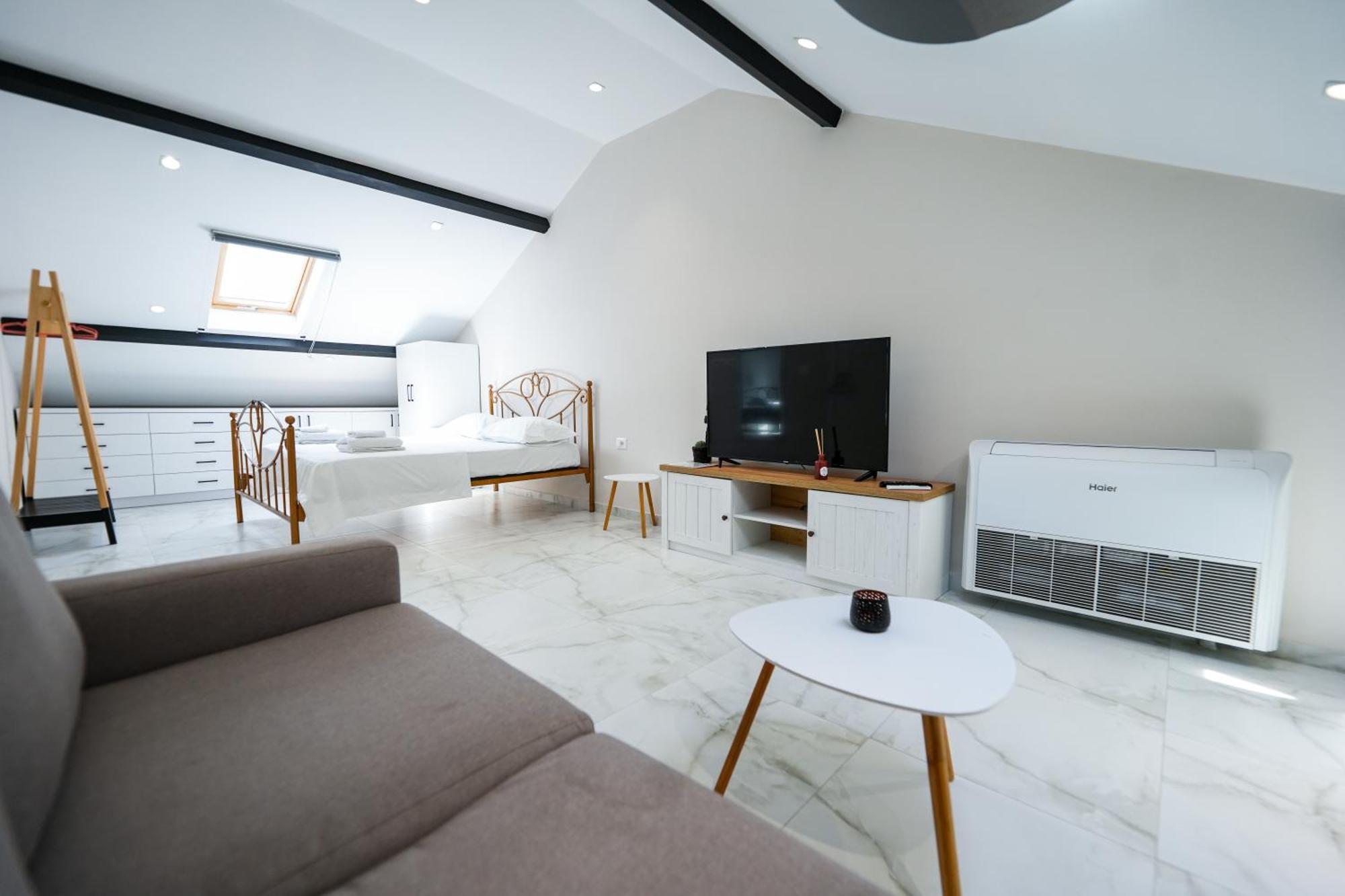 City Center Hideout - Studio Apartment Тирана Экстерьер фото