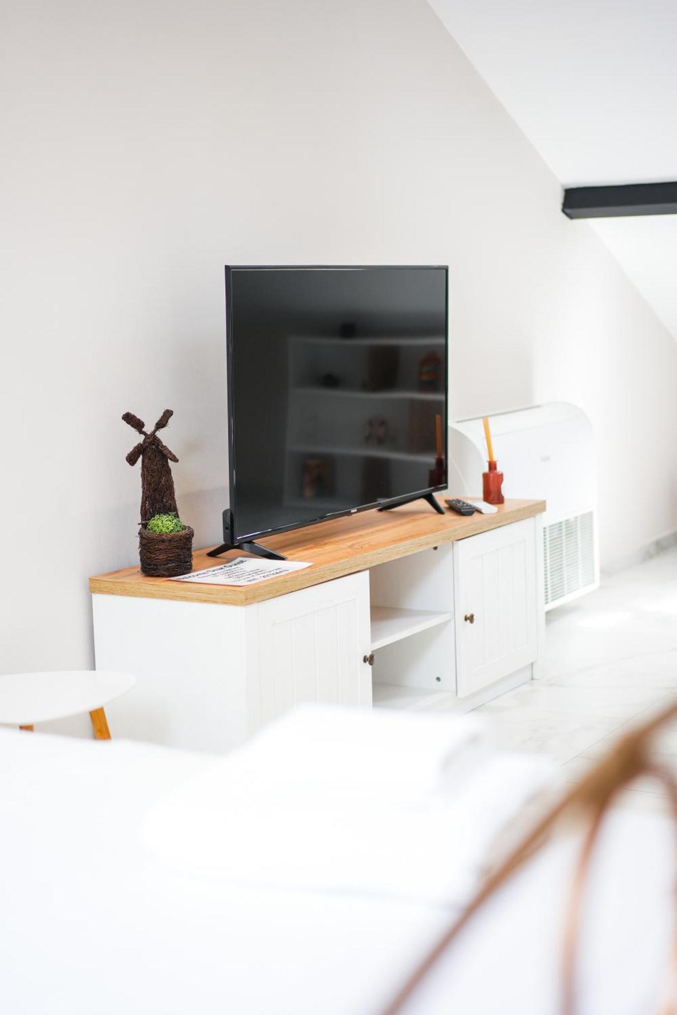 City Center Hideout - Studio Apartment Тирана Экстерьер фото