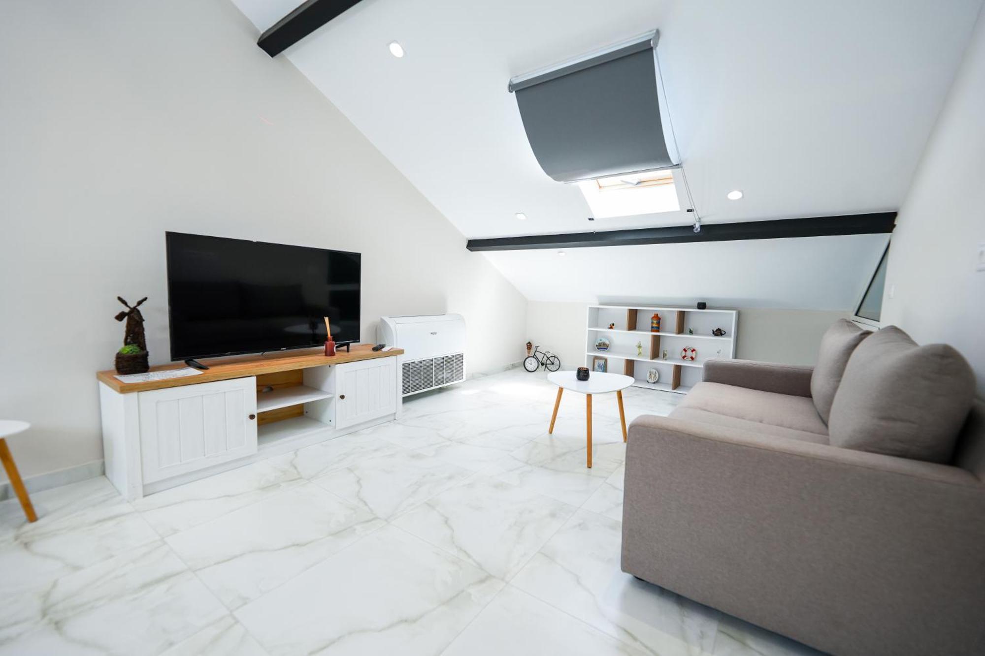 City Center Hideout - Studio Apartment Тирана Экстерьер фото