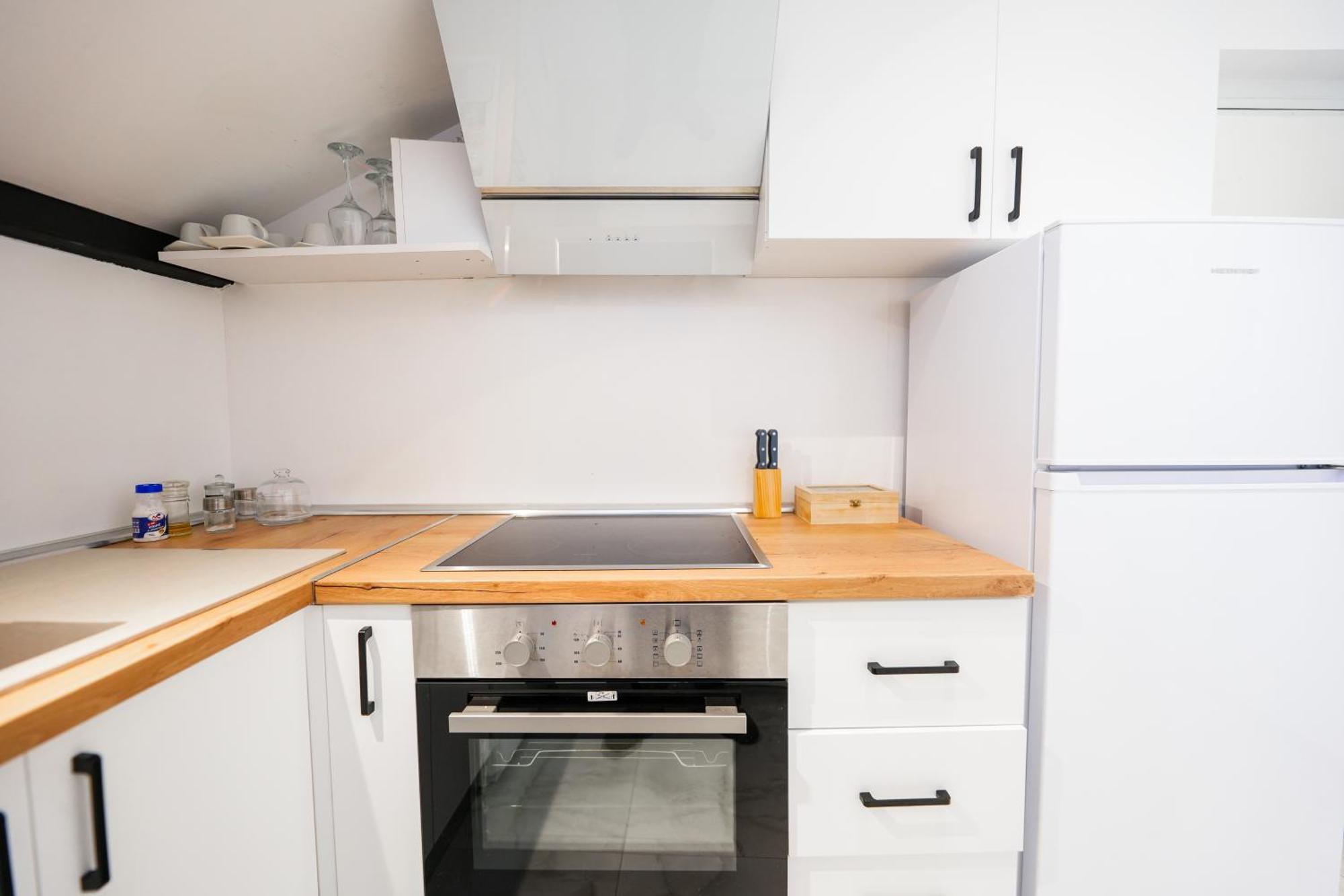 City Center Hideout - Studio Apartment Тирана Экстерьер фото