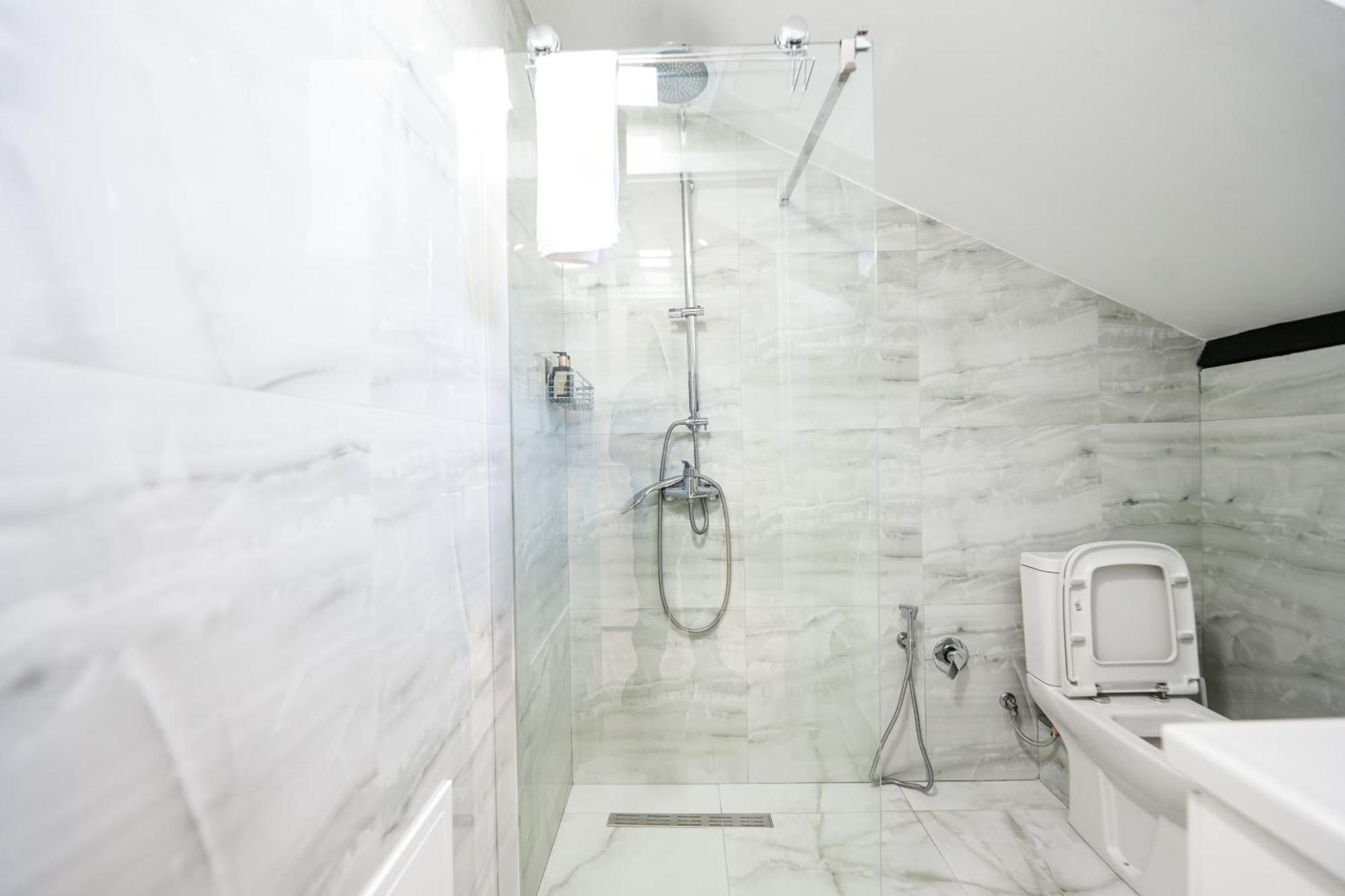 City Center Hideout - Studio Apartment Тирана Экстерьер фото