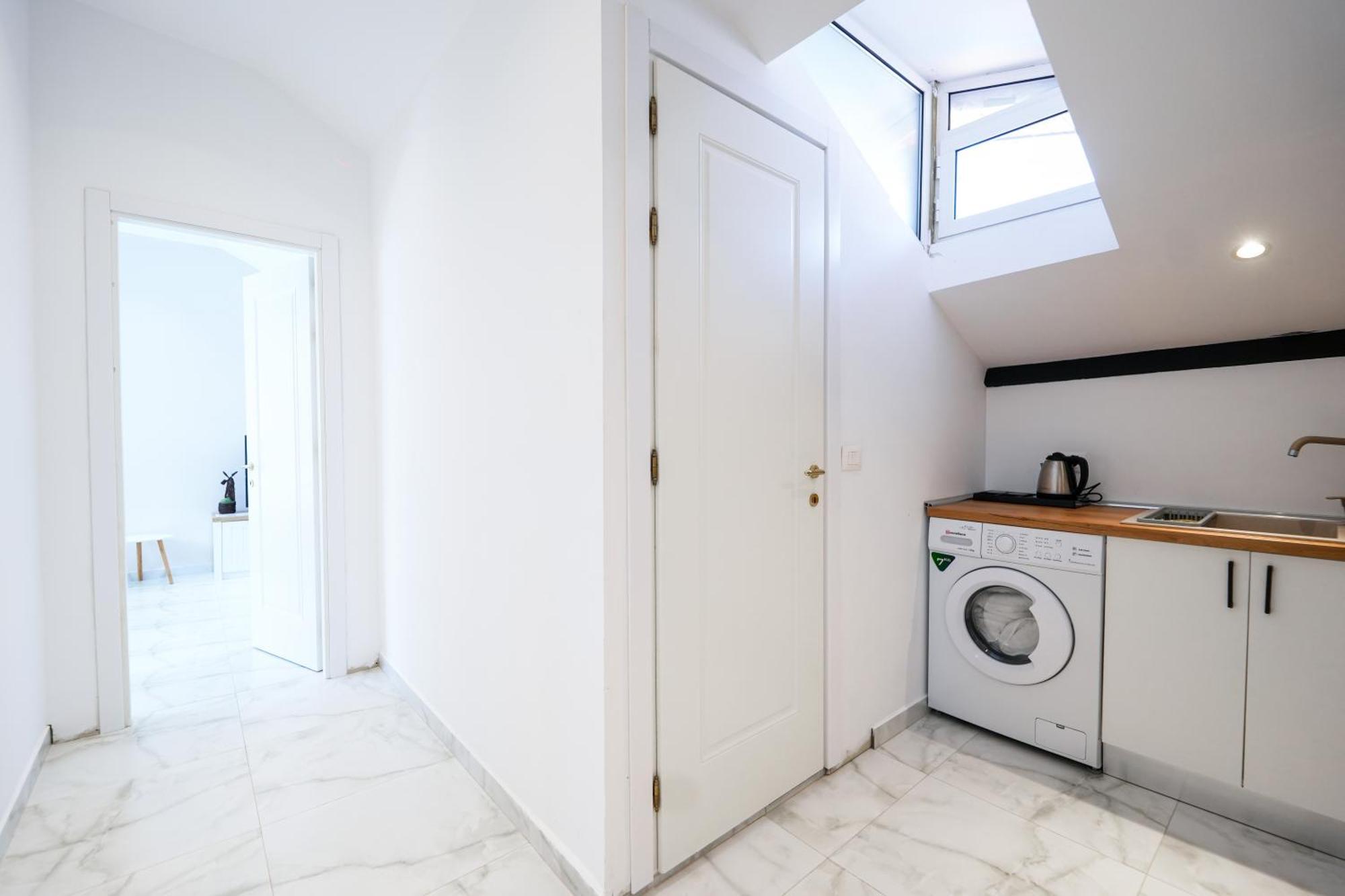 City Center Hideout - Studio Apartment Тирана Экстерьер фото